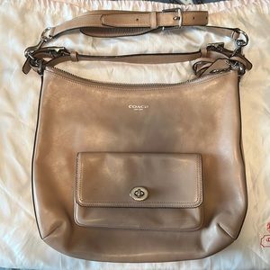 Coach shoulder bag. Lightly used. Very good condition.